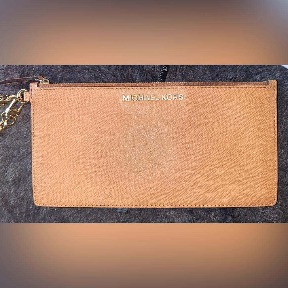 EUC Michael Kors wristlet w/unbranded chain
